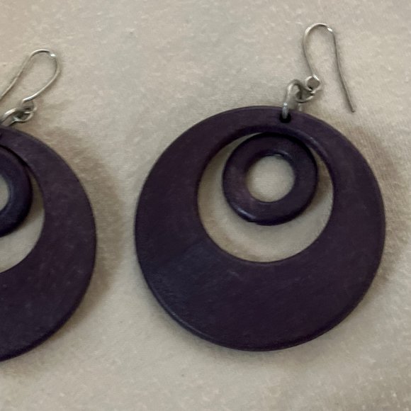 Earrings - Picture 1 of 2